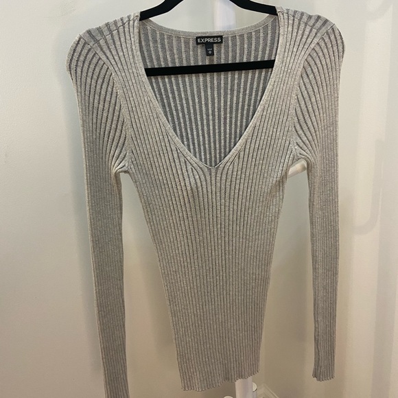 Express Ribbed V-Neck Sweater in Gray Womens Size Medium - Picture 2 of 4